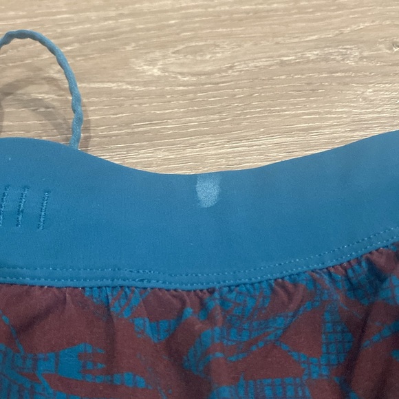 Mens lululemon reversible athletic shorts - Picture 7 of 8